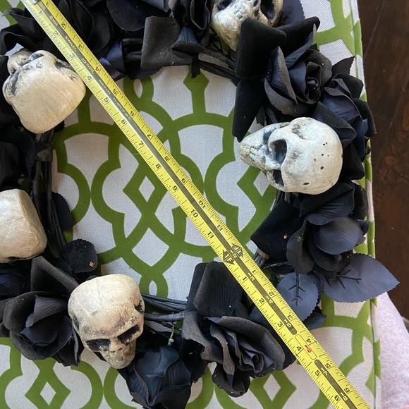 Halloween two Skulls 💀 wreaths16” - Picture 5 of 5